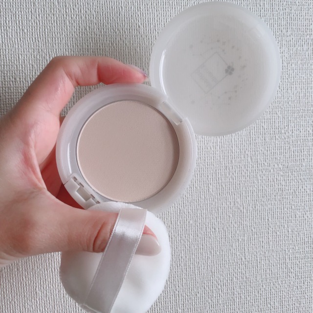 中川翔子“デパコスも二軍に”感動級のプチプラフェイスパウダー | E