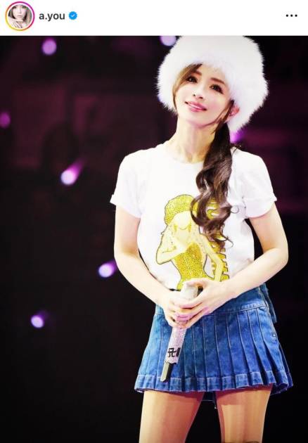 浜崎あゆみ、ミニスカ美脚が眩しいステージSHOTに絶賛の声「ビジュが神