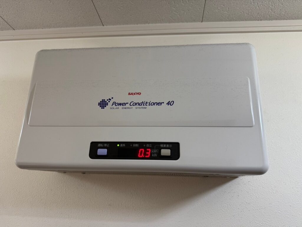 京都府京田辺市同志社山手 太陽光発電パワーコンディショナ「SANYO SSI