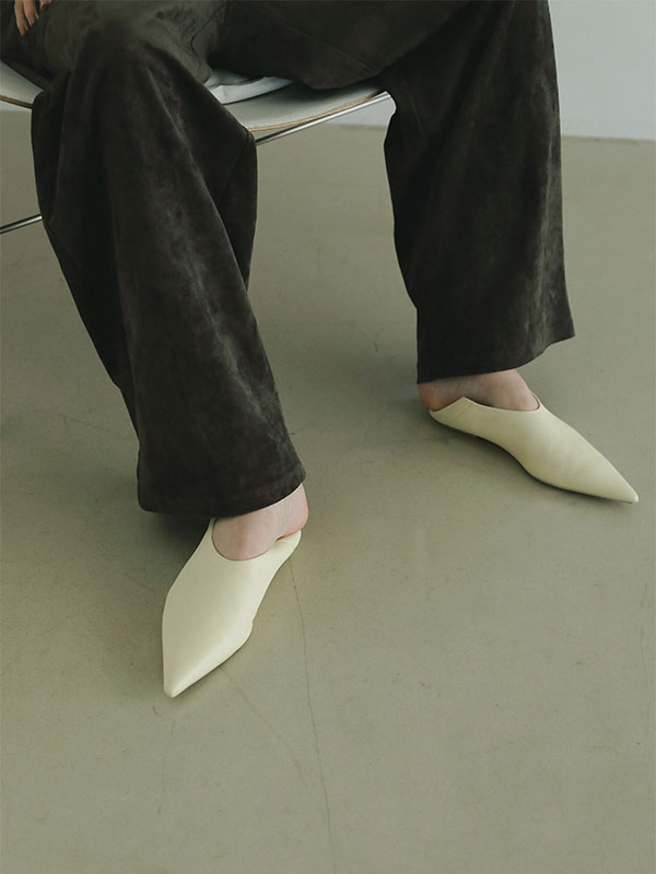 ポインテッドレザースリッポン(37 CREAM): シューズ │ ETRE TOKYO