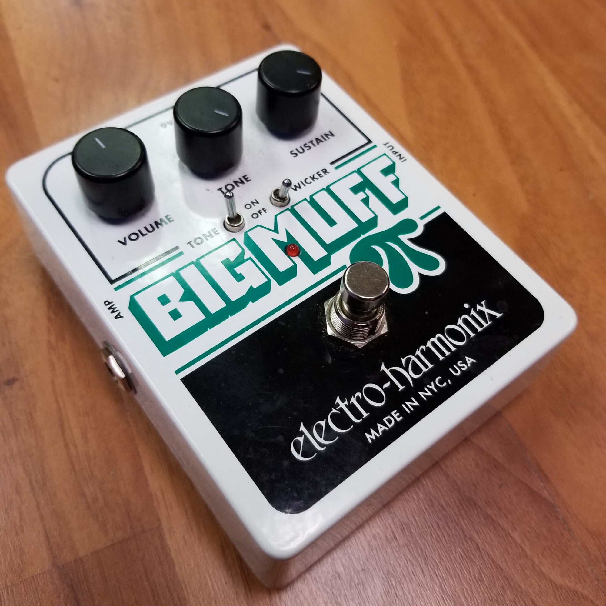 Big Muff with Tone Wicker - Evolution Music