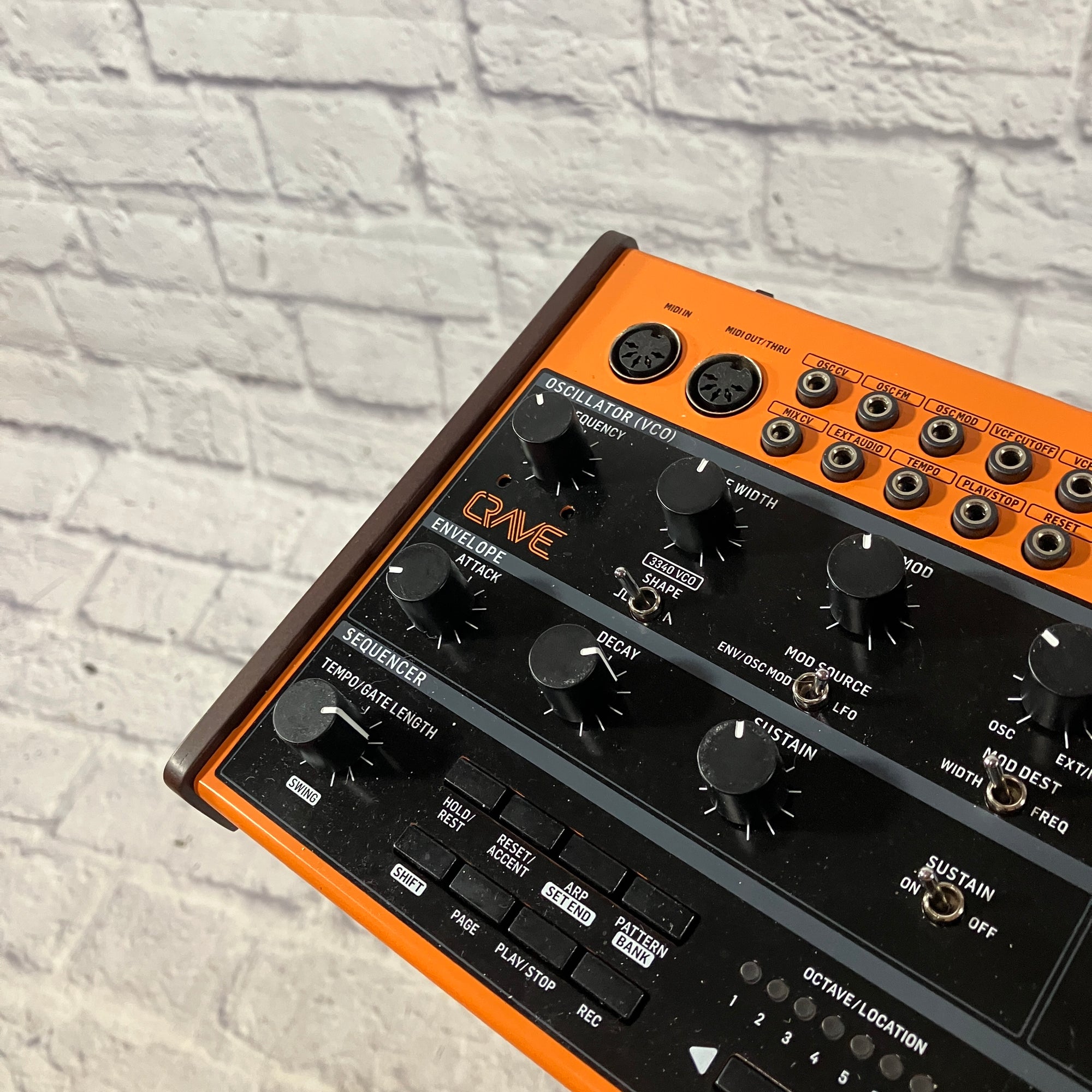 Behringer Crave Analog Synth - Evolution Music