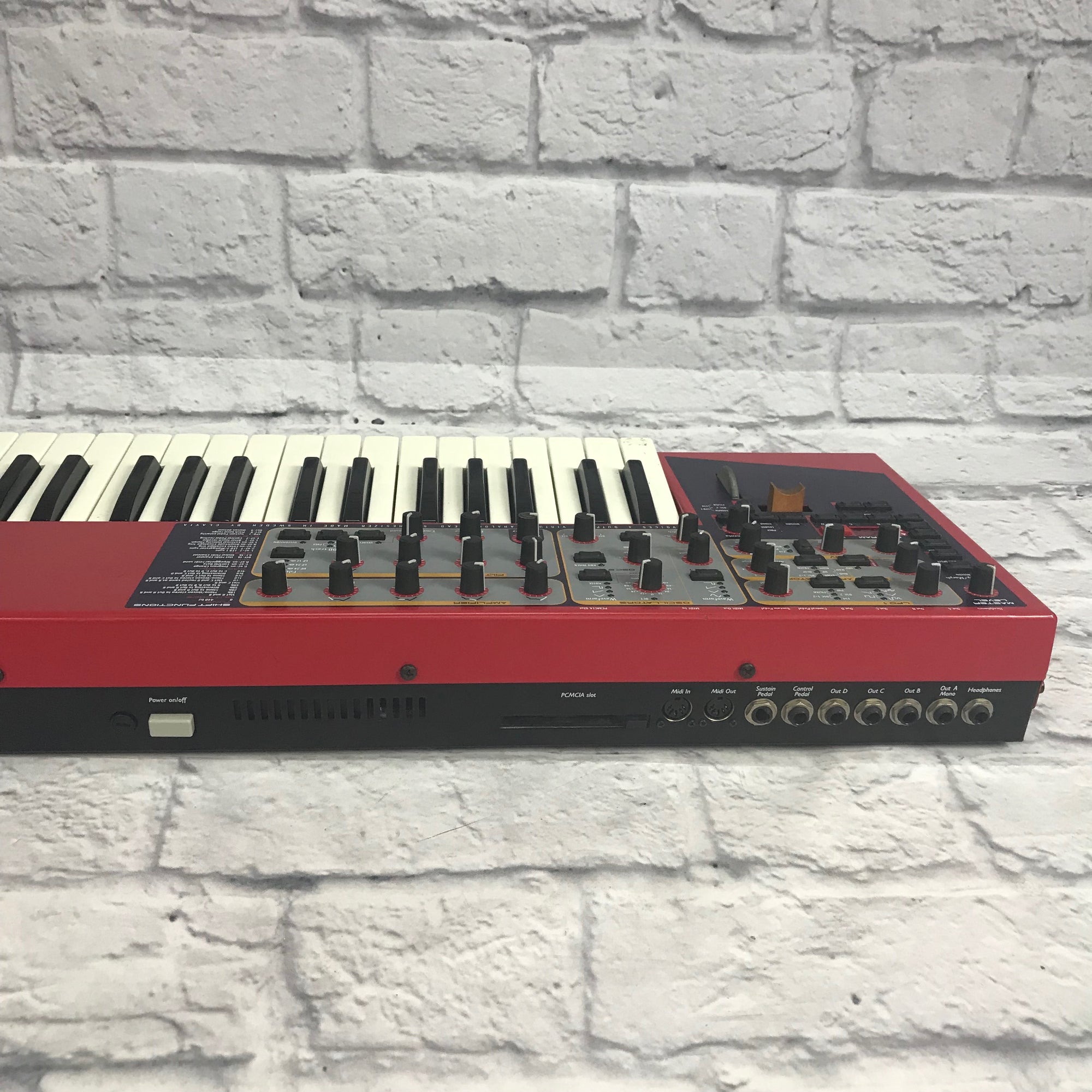 Nord Lead 2 Virtual Analog Synthesizer - Evolution Music