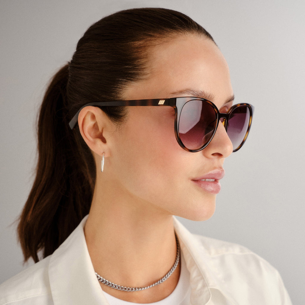 Le Specs Armada Tort Female Round Sunglasses | Eyewear Index