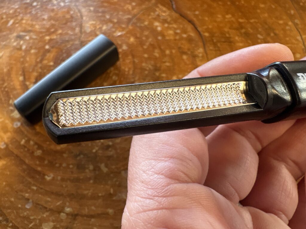 爪やすりじゃない。“カンナ式”という新発想｜DEEN STYLE TOKYO ネイル