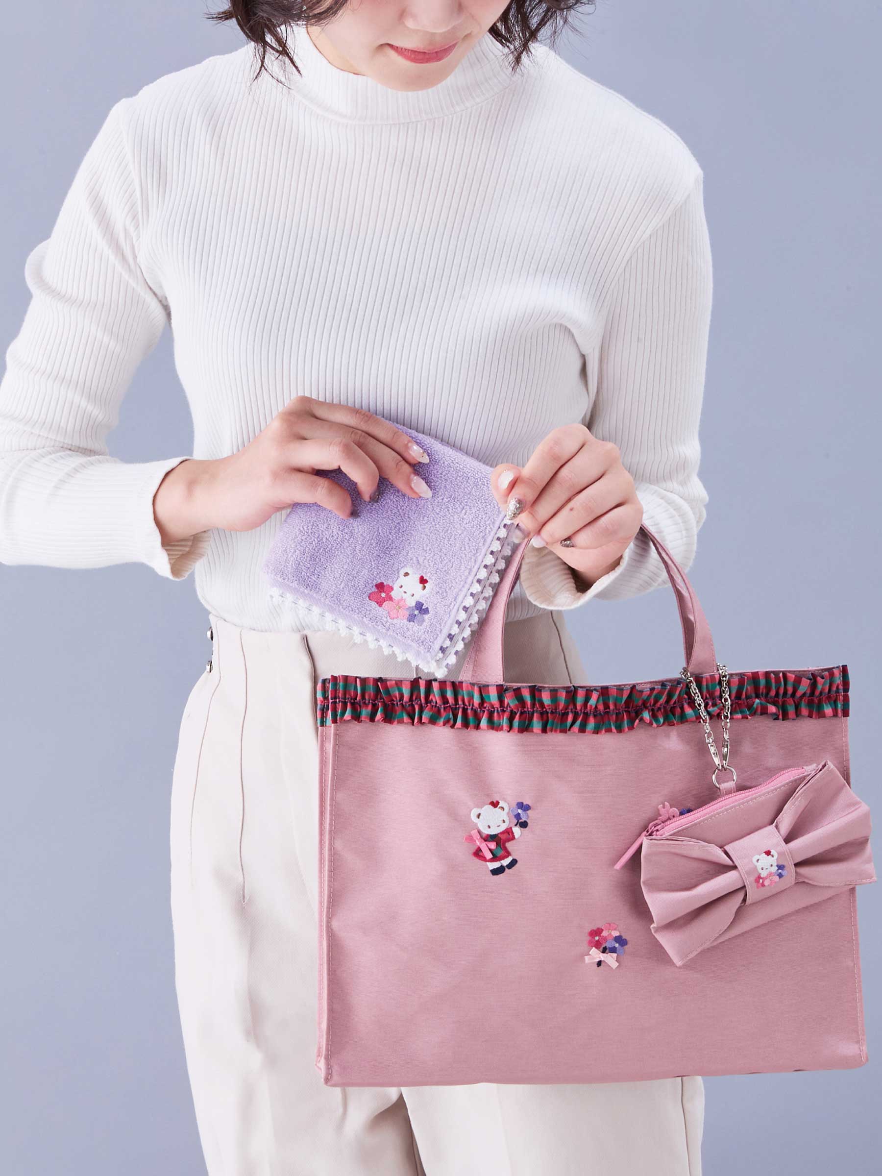 タオルハンカチ〈宝塚店限定〉 | ファミリア公式サイト