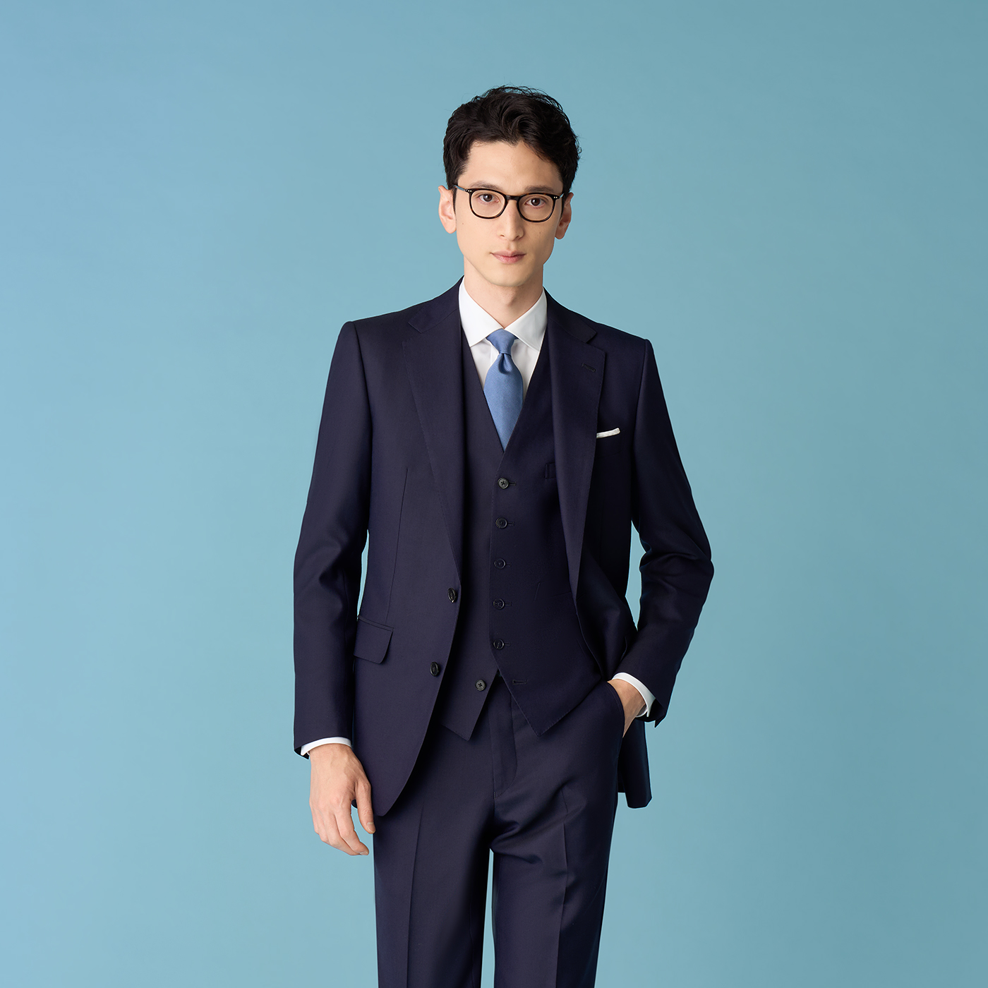 これぞ王道、ダークネイビーのスーツスタイル | オーダースーツの