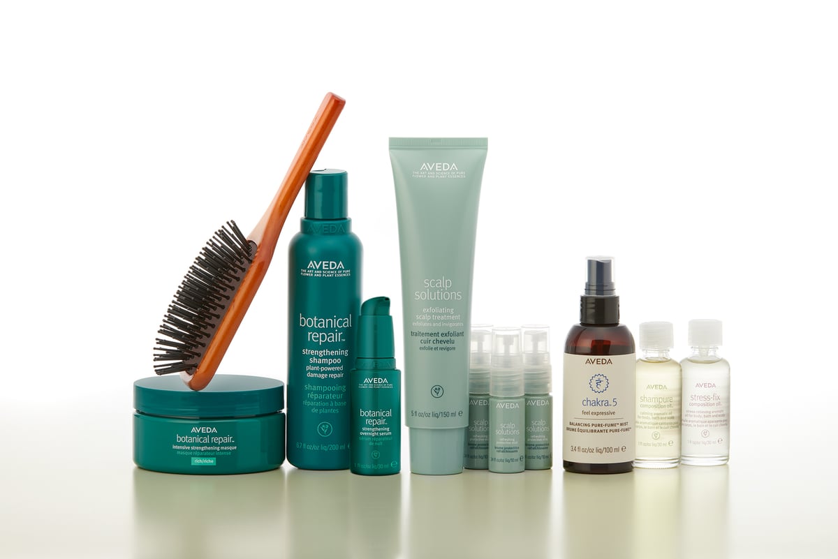 アヴェダ」が日本上陸20周年 人気ヘアケアとブラシの限定セットが登場