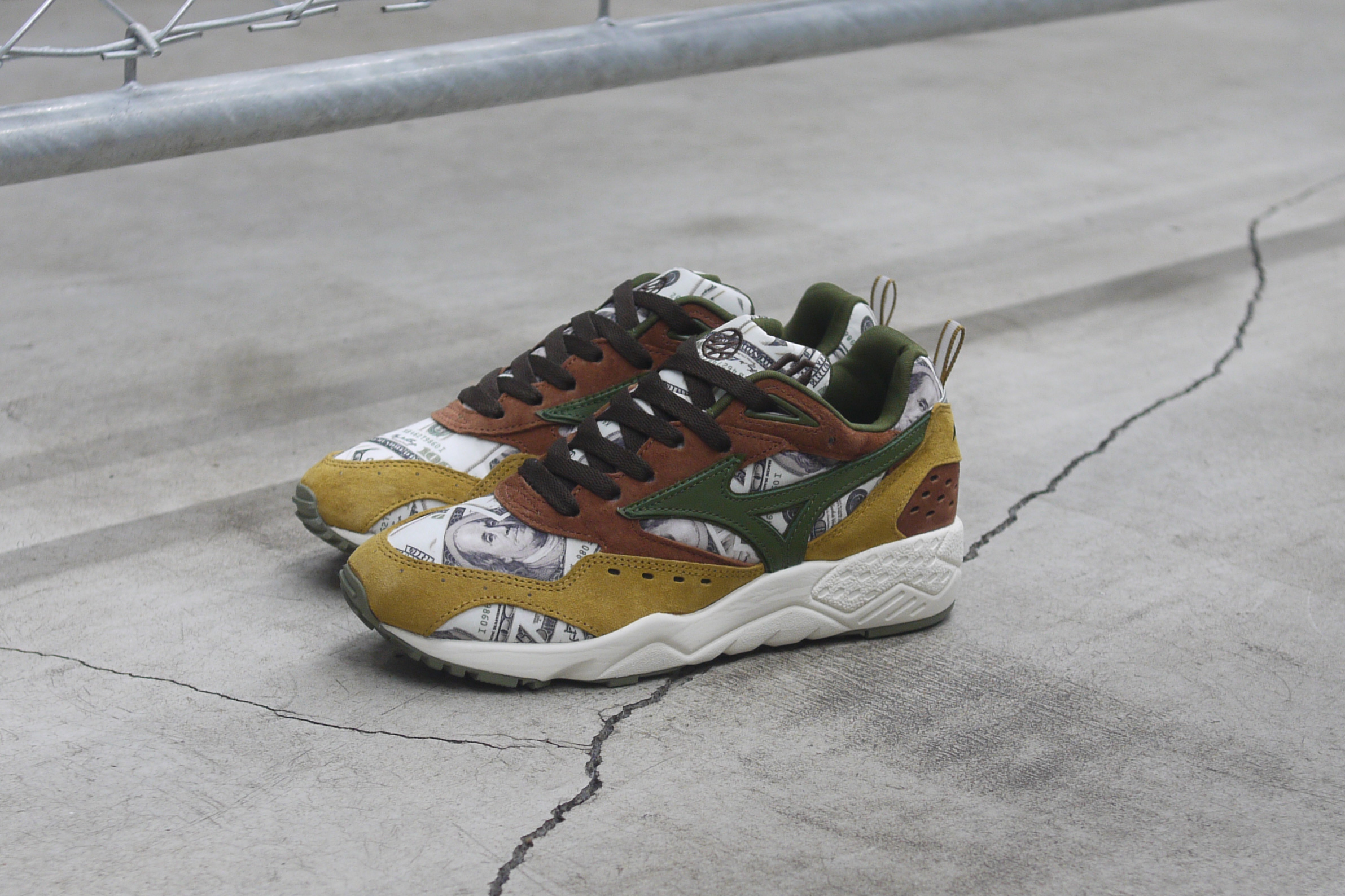 MIZUNO CONTENDER “24karats x mita sneakers” | 特集ページ Features