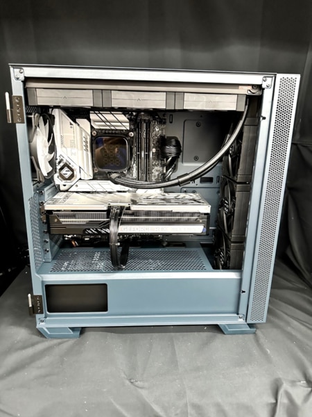 PC組立代行 MSIのメタリックブルーケースを採用したハイスペックPC