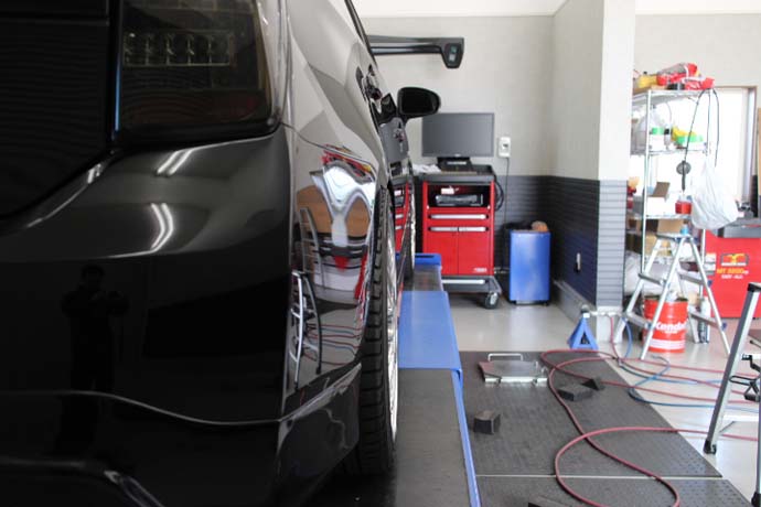 30系プリウス リアキャンバープレート取り付け - カー用品持込取り付け