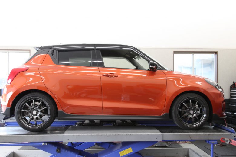 スイフト ZC33S TEINハイテク取り付け 四輪アライメント調整 - カー
