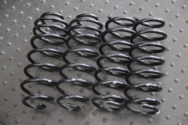 ワゴンR MH23S RS-Rダウンサス取付と四輪アライメント - カー用品持込