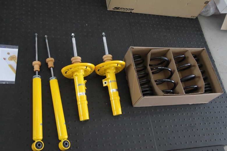 シビック FK7 SPOONのショックとアイバッハのダウンサス交換と四輪