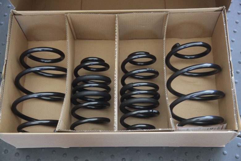 MINI クラブマン F54 アイバッハダウンサス取り付けと四輪アライメント