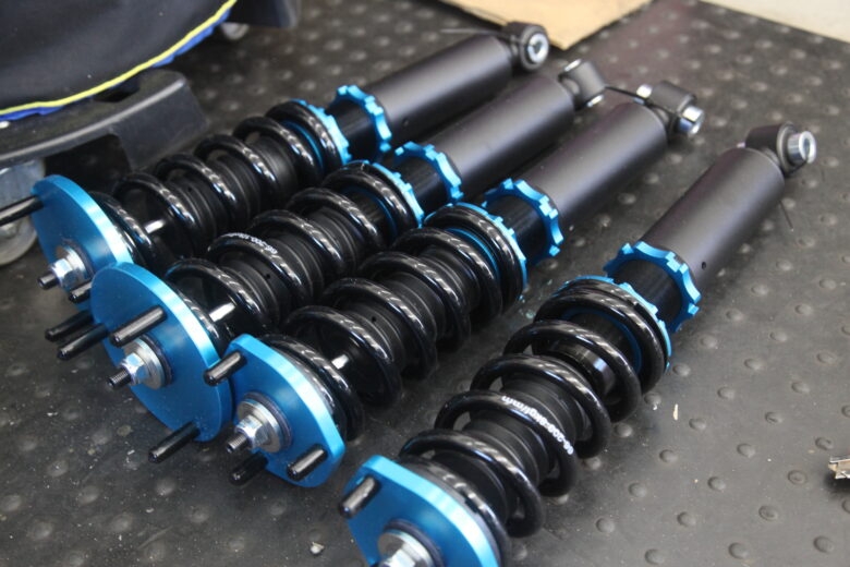 クラウン AWS210 純正サスペンション交換 四輪アライメント調整 - カー