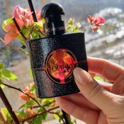 Black Opium Neon Yves Saint Laurent 香水- 一款2019年女用香水