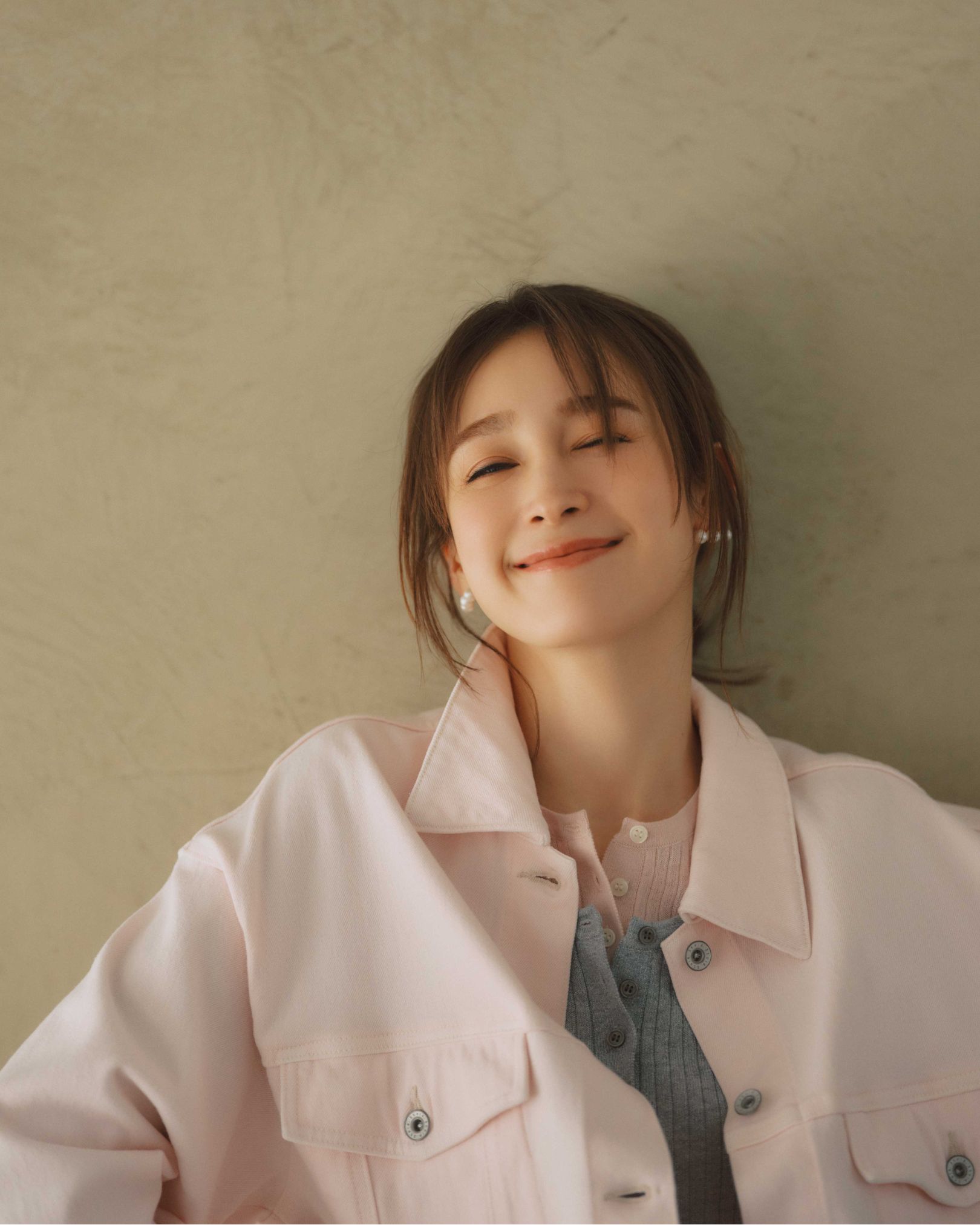 気分も血色感も上がるピンクデニムが主役。｜Stola.（ストラ）公式通販