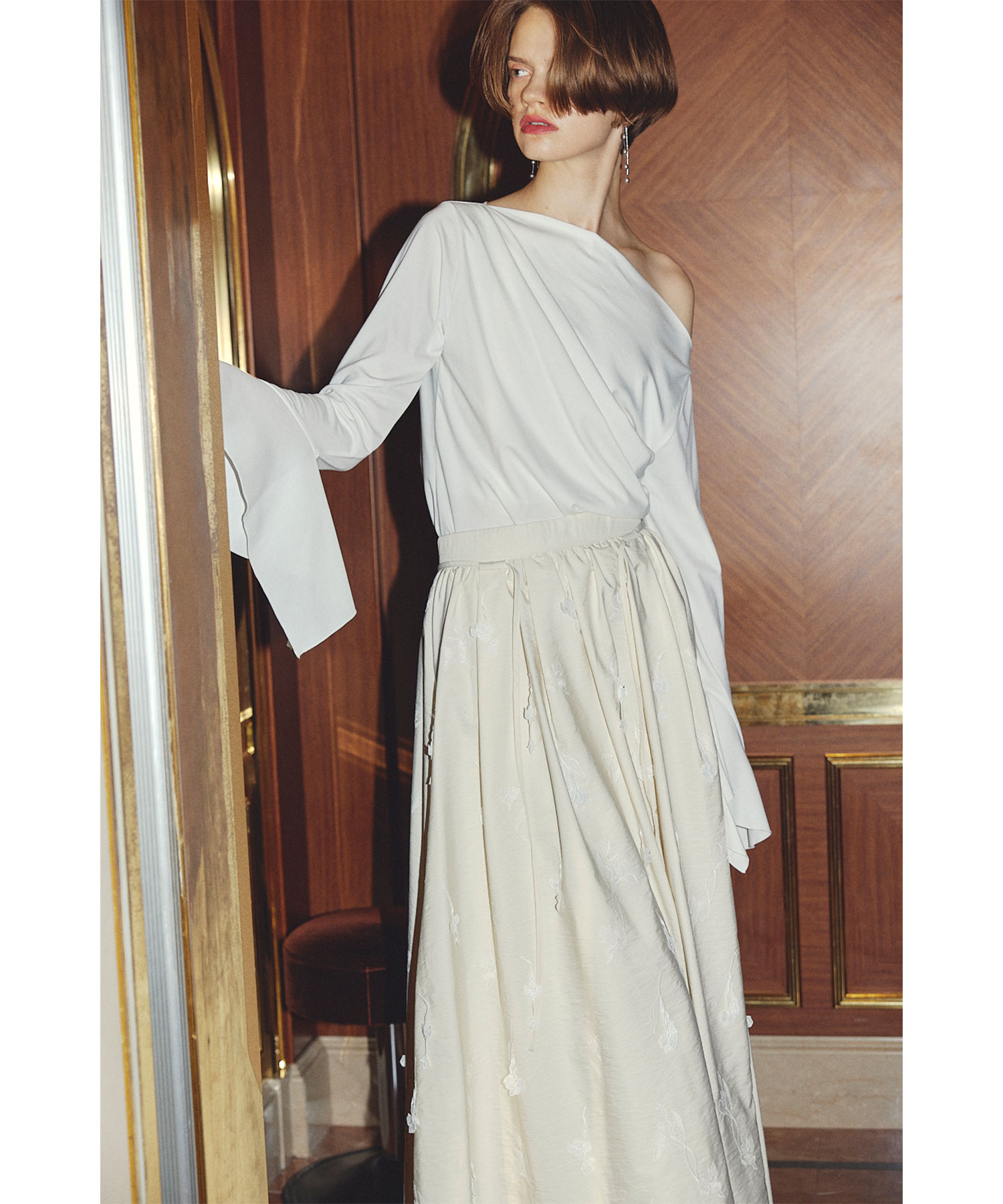 ドレープネックカフススリーブトップス｜PETAL ONLINE（ペタルオンライン）