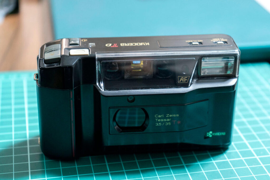 デカめコンパクトフィルムカメラ KYOCERA TD (Carl Zeiss Tessar T