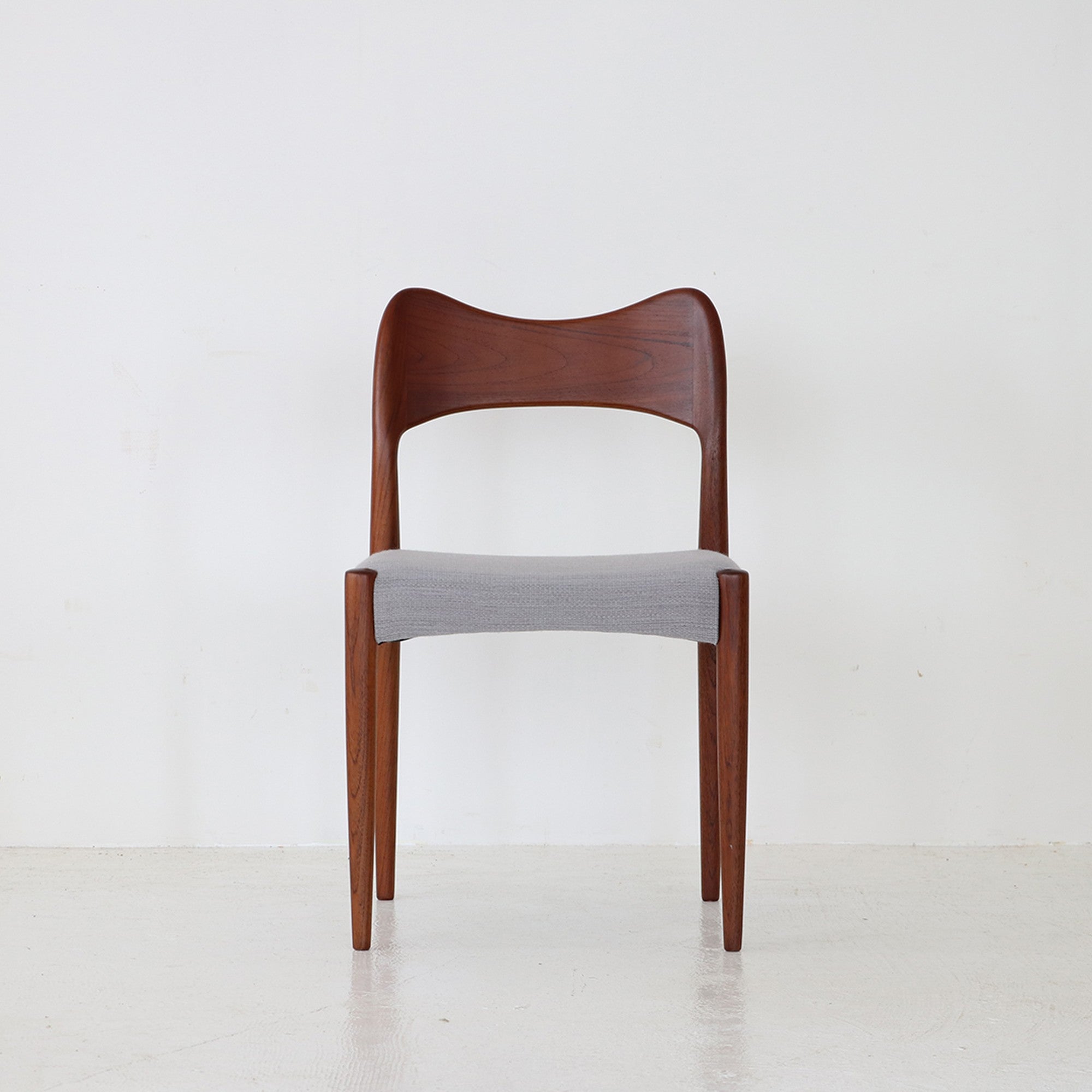 Dining chair / Arne Hovmand Olsen for Mogens Kold – FILM