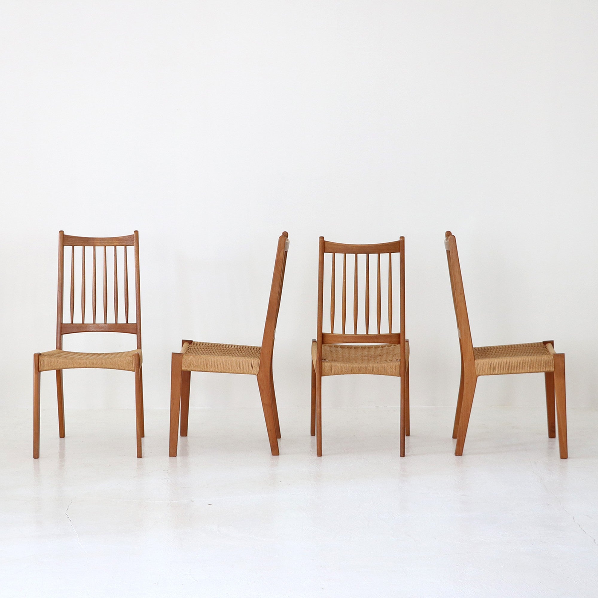 Dining chair set / Arne Hovmand Olsen for Mogens Kold – FILM