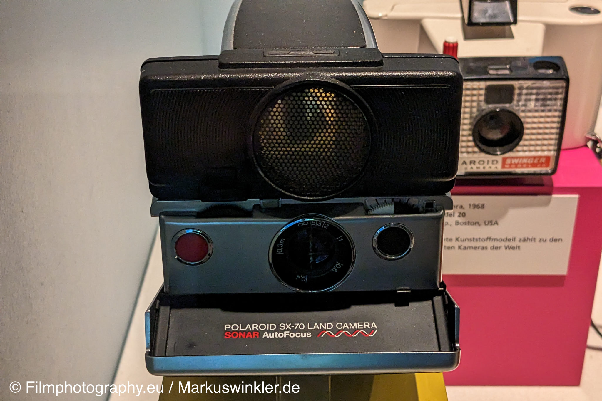 Polaroid SX-70 Sonar Autofocus - Filmphotography.eu