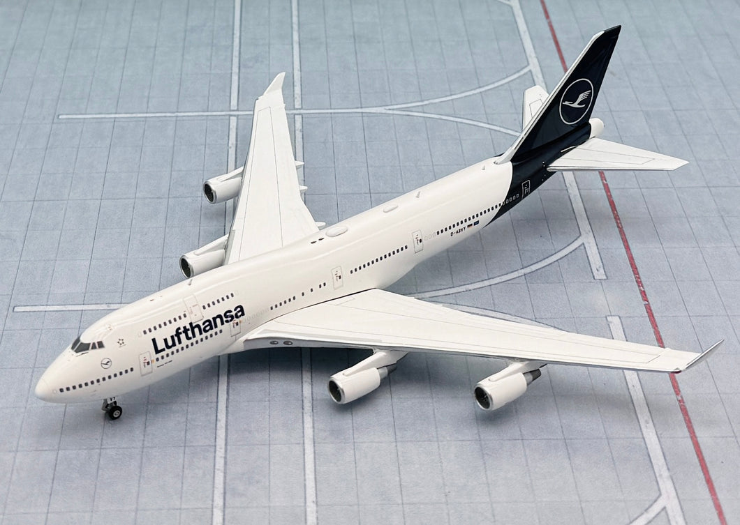 Gemini Jets 1/400 Lufthansa Boeing 747-400 D-ABVY – First Class