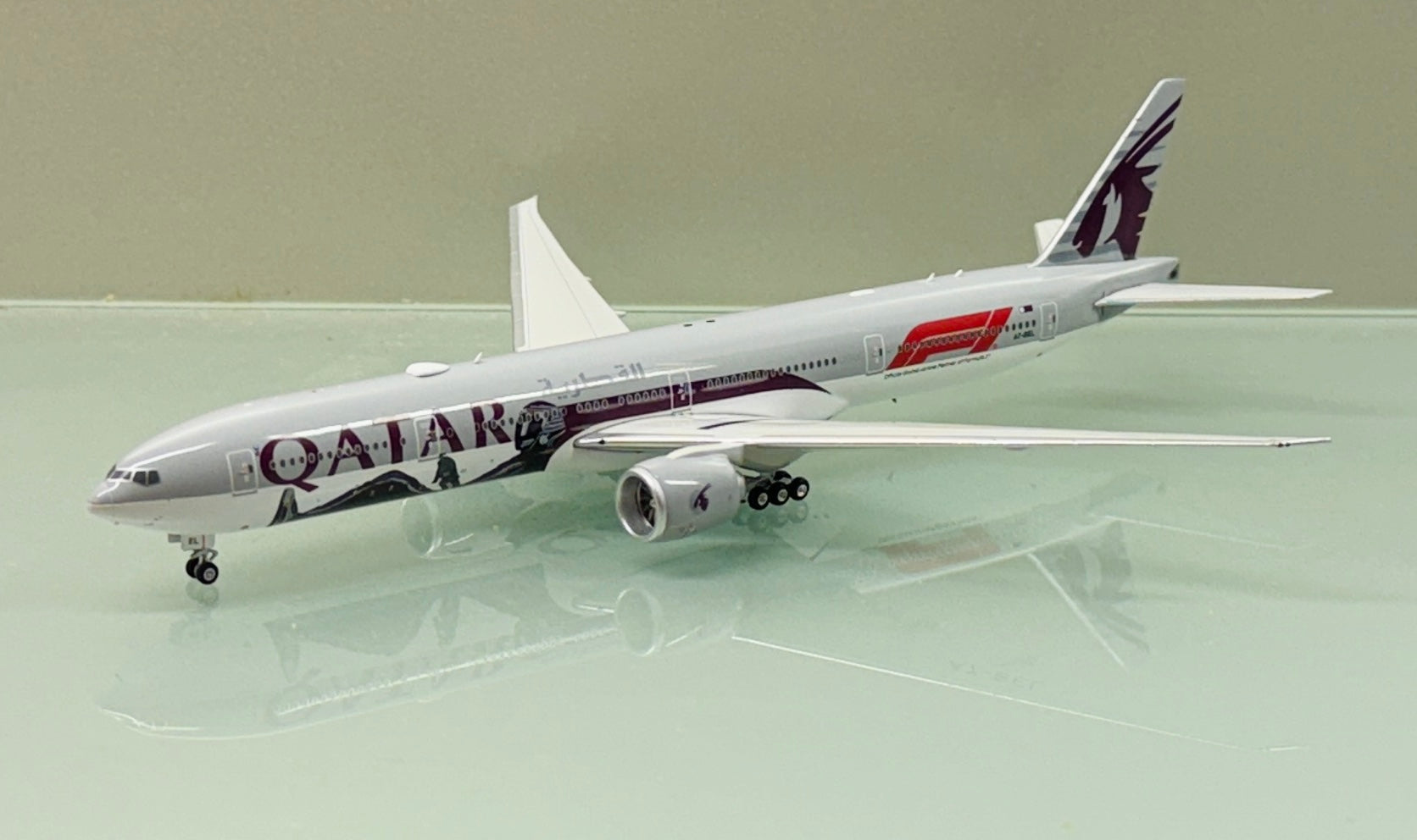 Phoenix Models 1/400 Qatar Airways Boeing 777-300ER Formula One A7