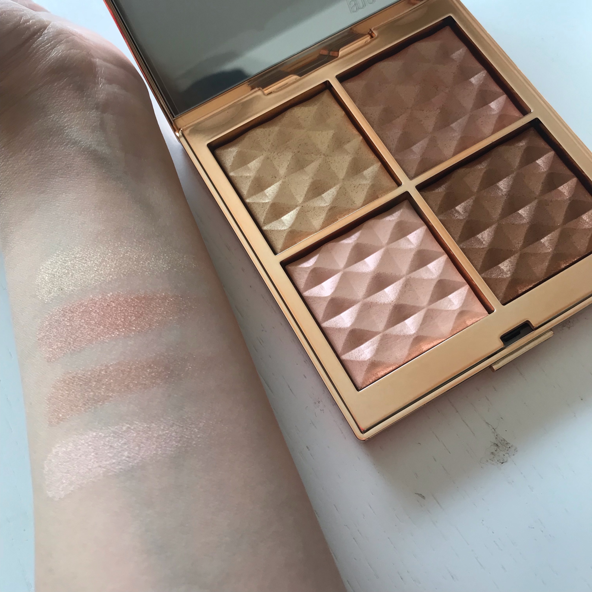 ローラ メルシエ / マジック アワー フェイスイルミネーター パレット