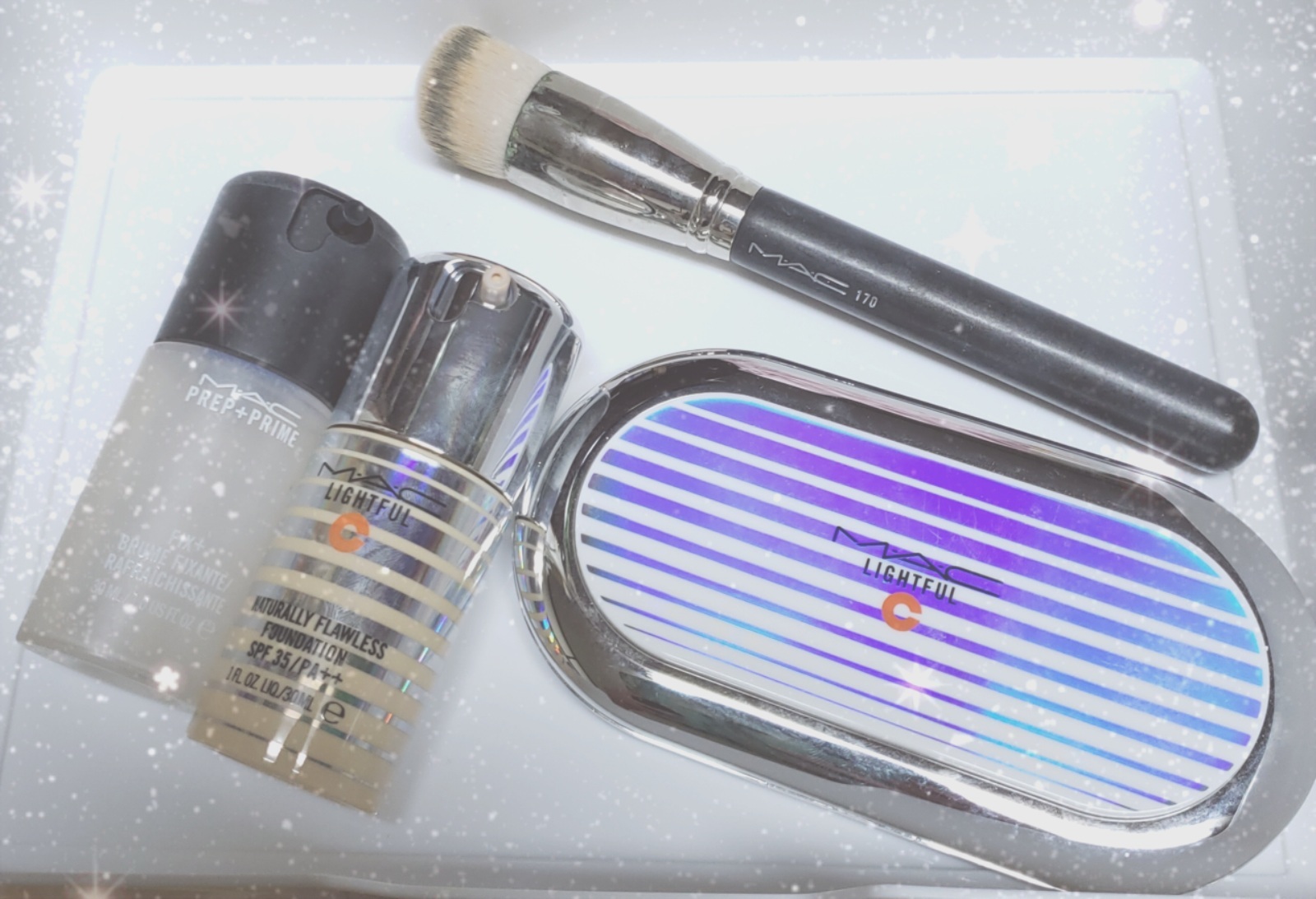 M・A・C / ライトフル C+ ナチュラリー フローレス SPF 35