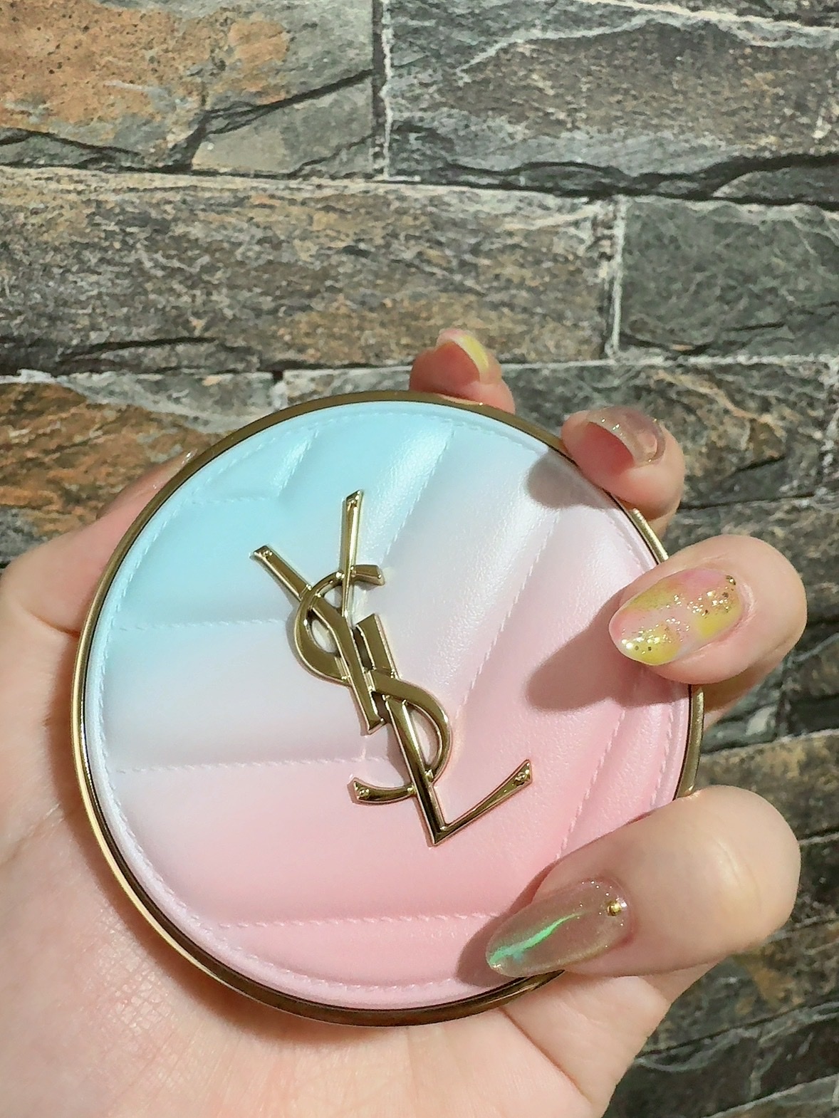 イヴ・サンローラン / ラディアント タッチ グロウパクト B10(限定