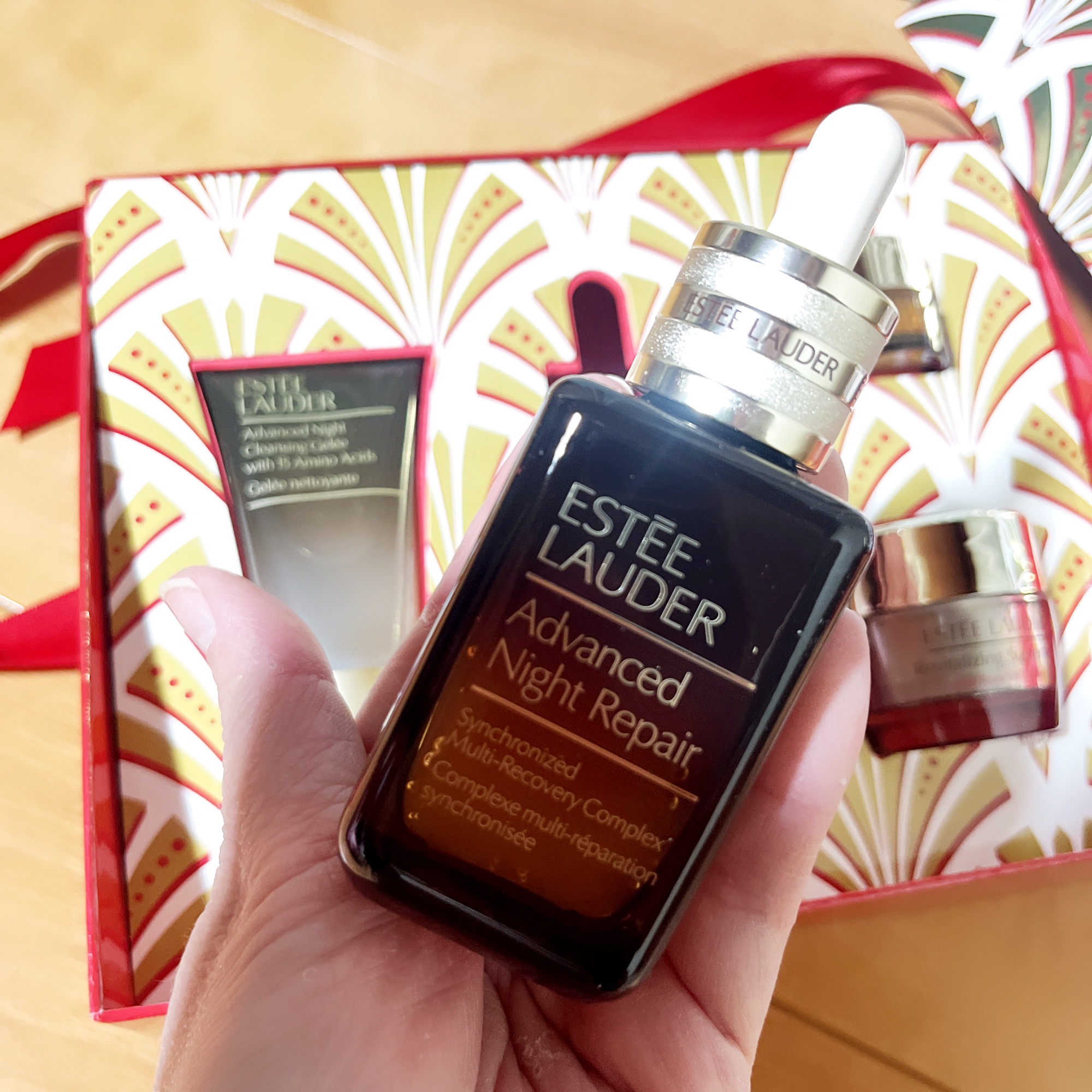 エスティ ローダー / ホリデー アドバンス ナイト リペア セットの公式