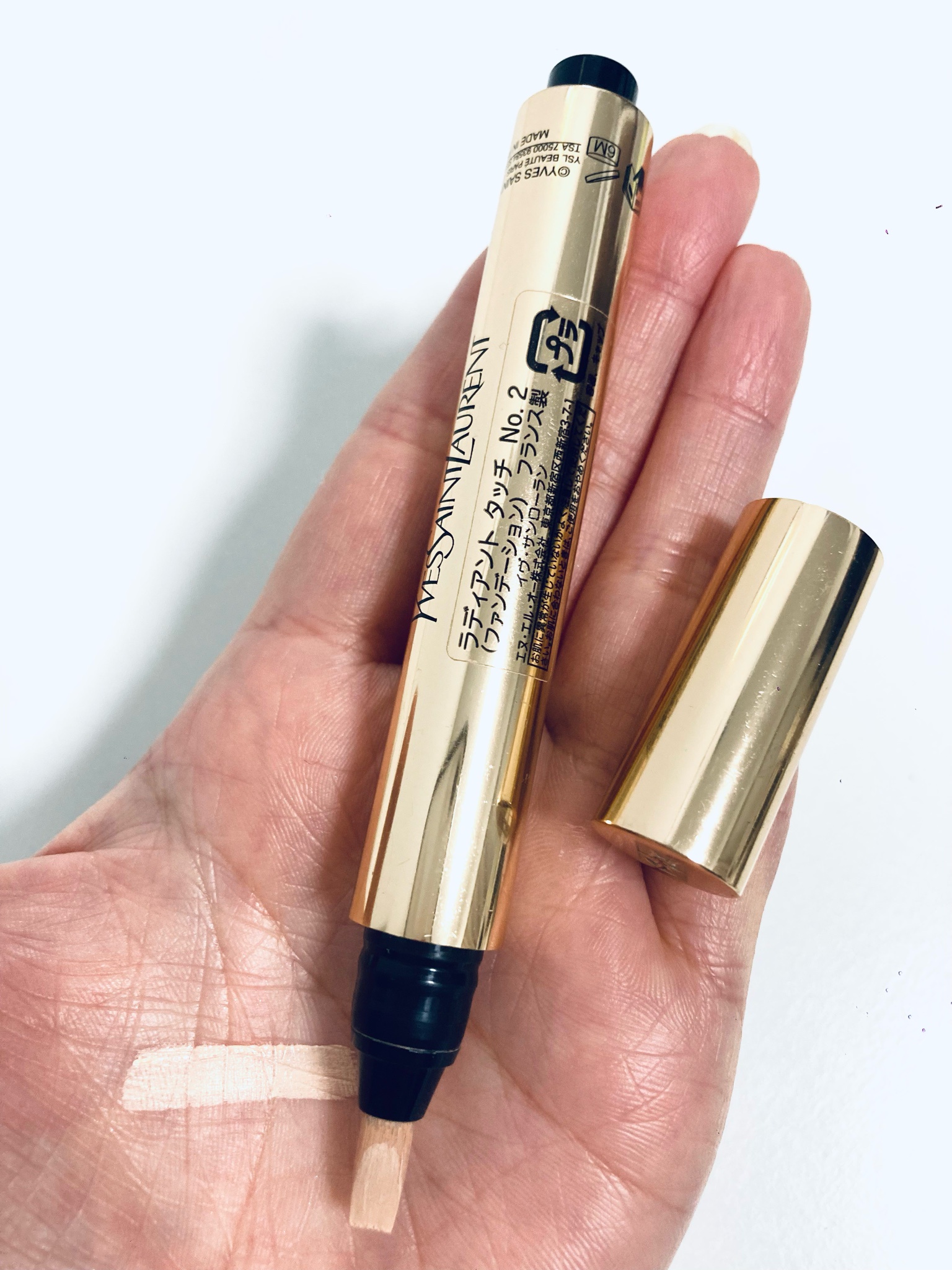 イヴ・サンローラン / ラディアント タッチ 2 ルミナスアイボリーの