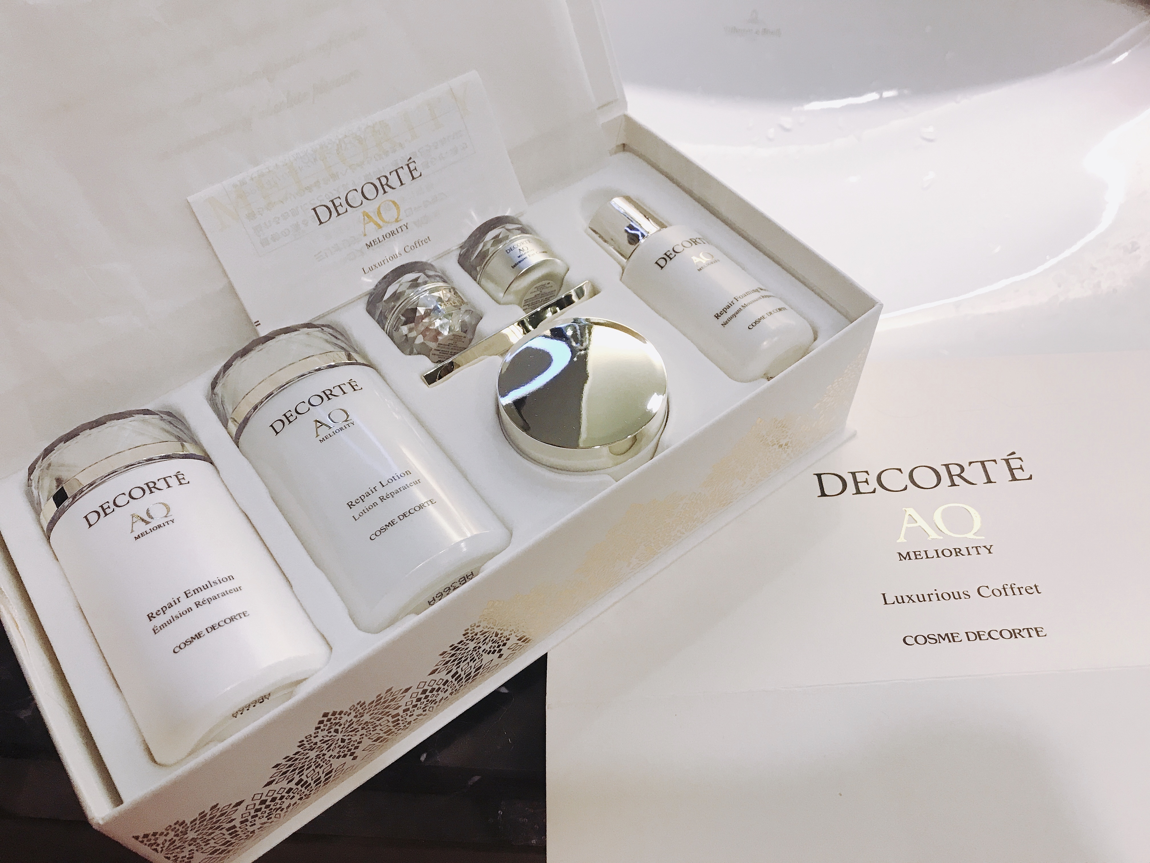 コスメデコルテ / AQ ミリオリティ ラグジュリアス コフレの公式商品