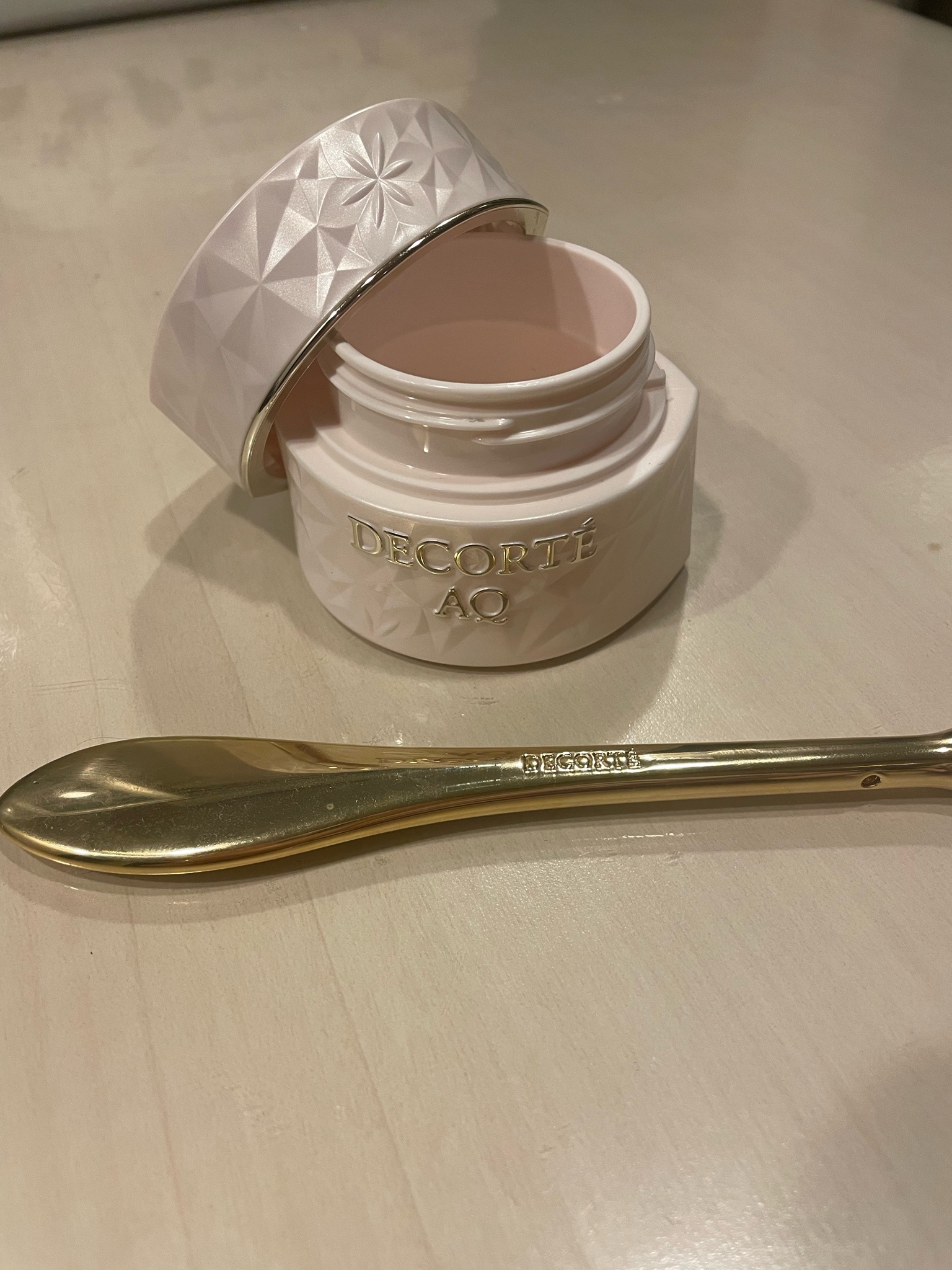 コスメデコルテ / AQ コンセントレイト ネッククリームのQ&A一覧｜美容