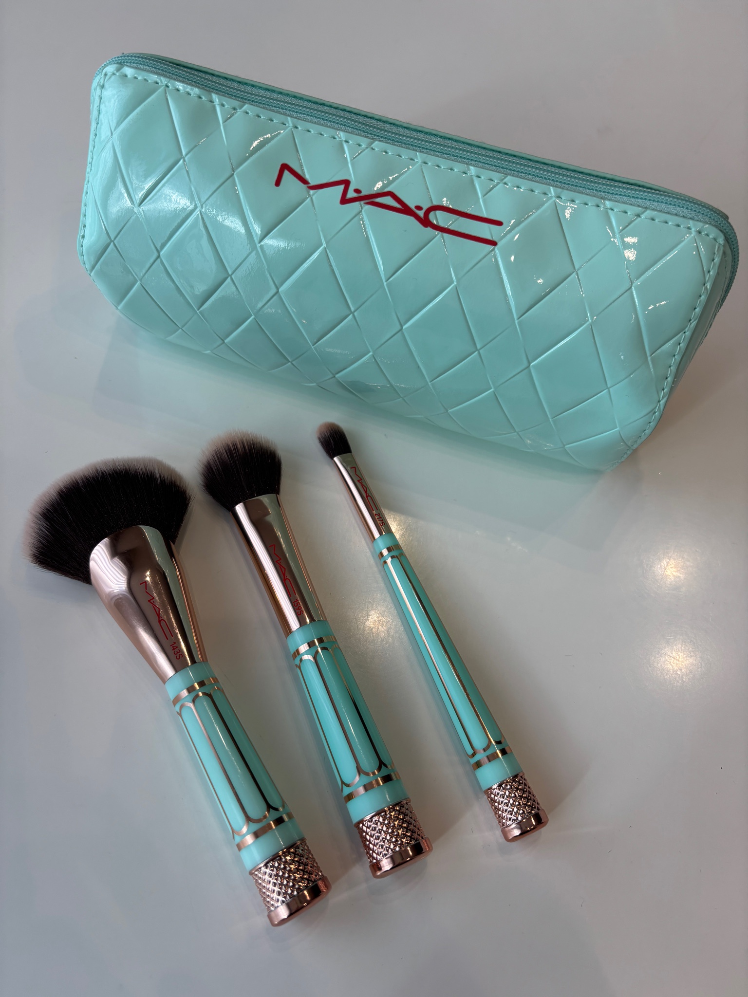 M・A・C / マック オブ オール トレード ブラシ キットの公式商品情報