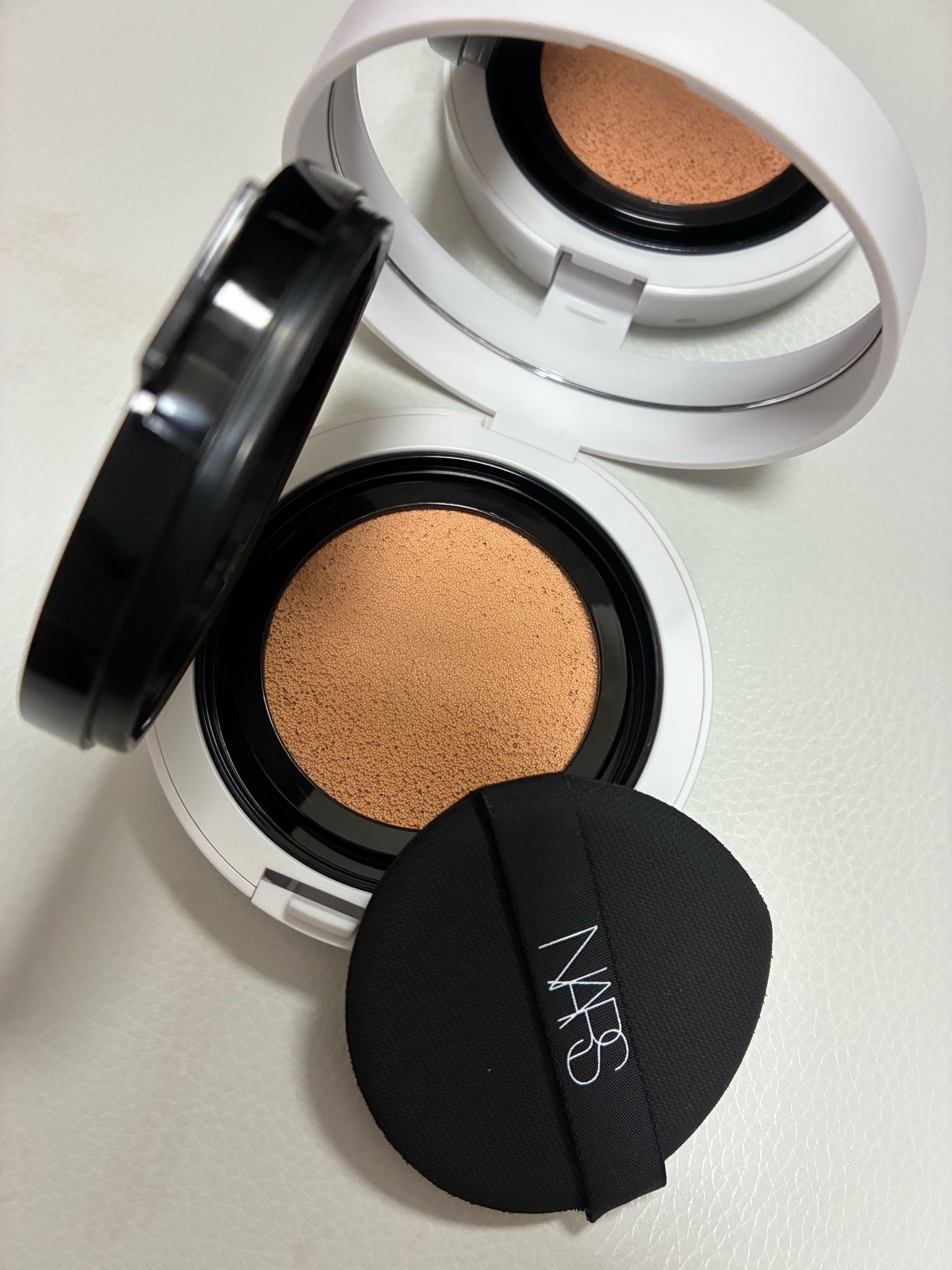 NARS / ライトリフレクティング セラムクッションファンデーション