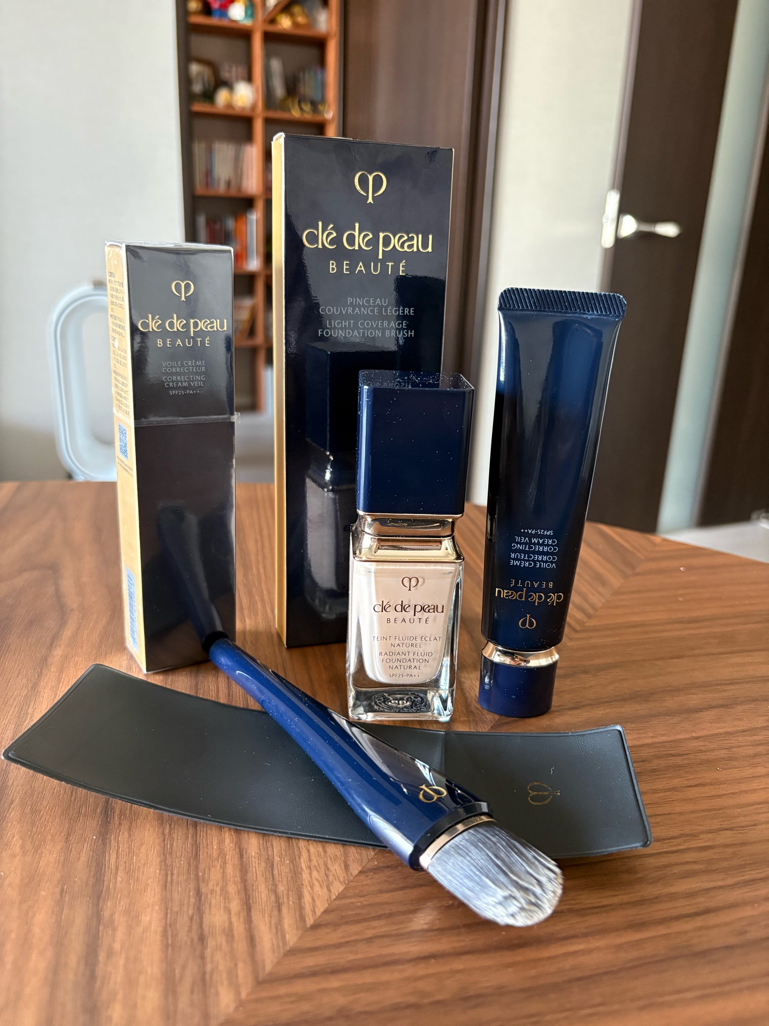 クレ・ド・ポー ボーテ / タンフリュイドエクラ ナチュレル オークル10