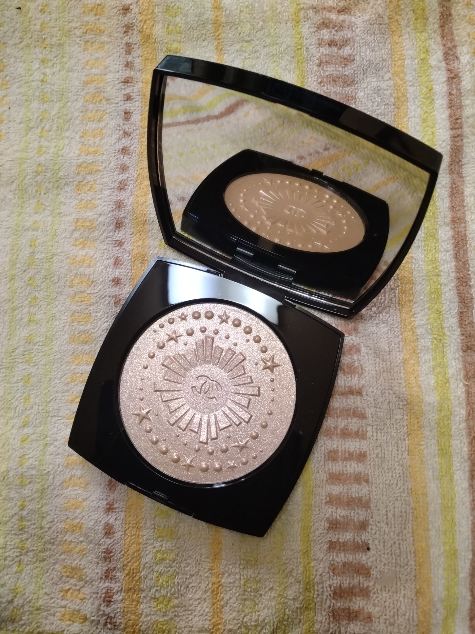 シャネル / ダイヤモンド ダスト ドゥ シャネル 15gの公式商品情報