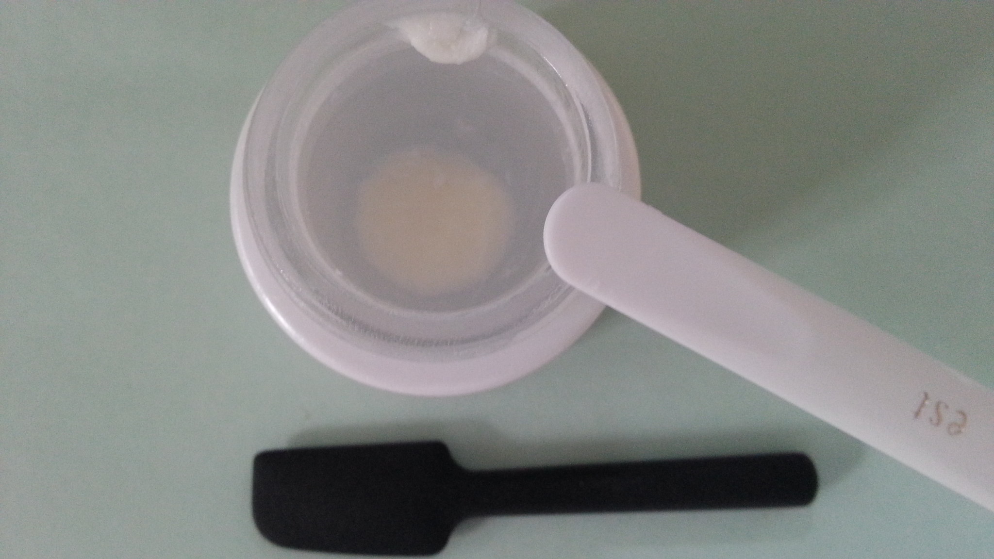 エスト / ホワイトニングクロスシナジー ソリッドスポッツの公式商品