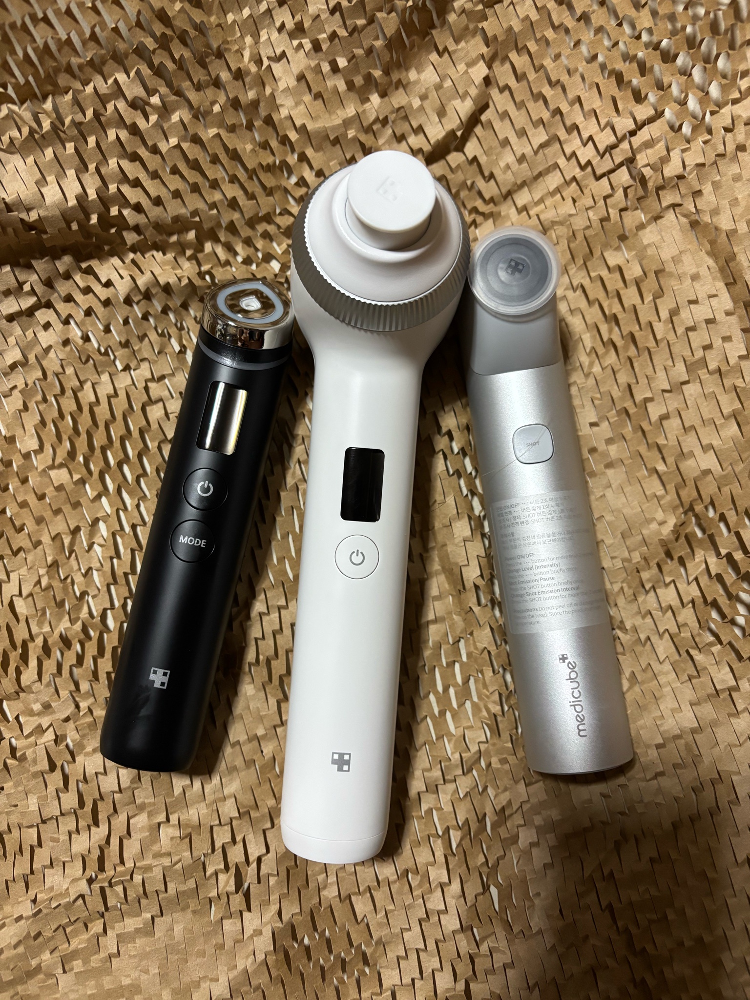 MEDICUBE(メディキューブ) / AGE-R ハイフォーカスショットの公式商品