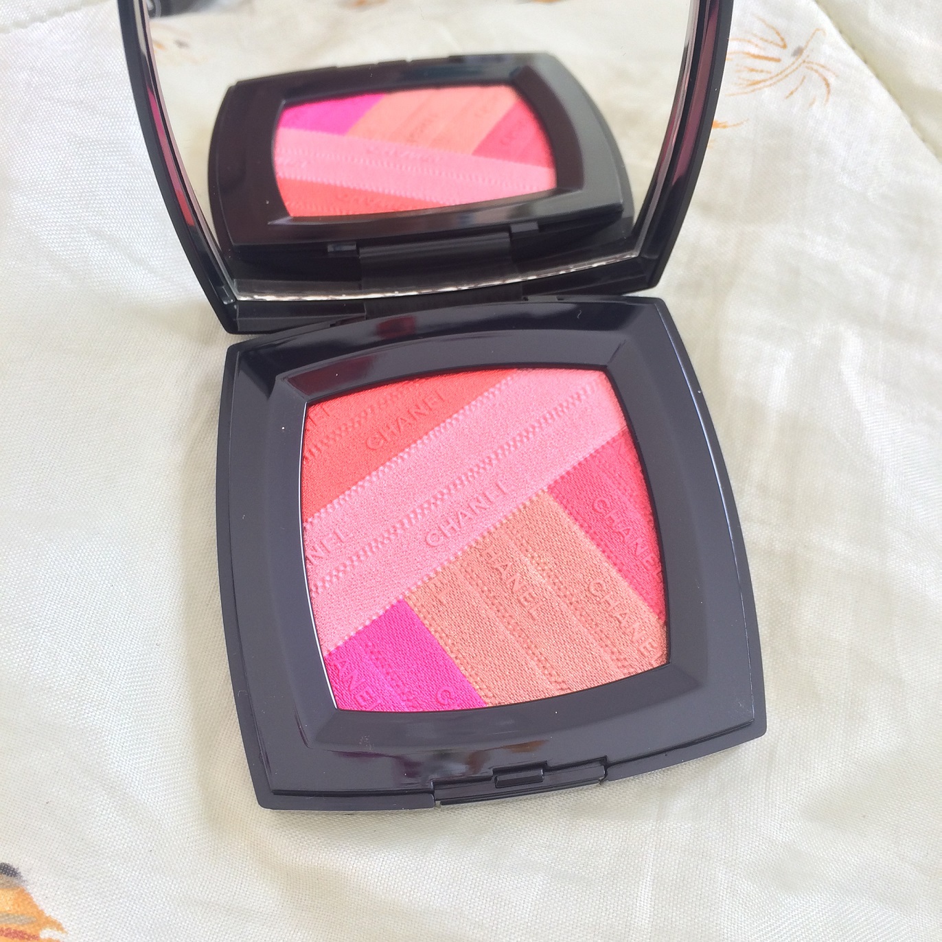 シャネル / サンキス リボン アーモニー ドゥ ブラッシュの公式商品