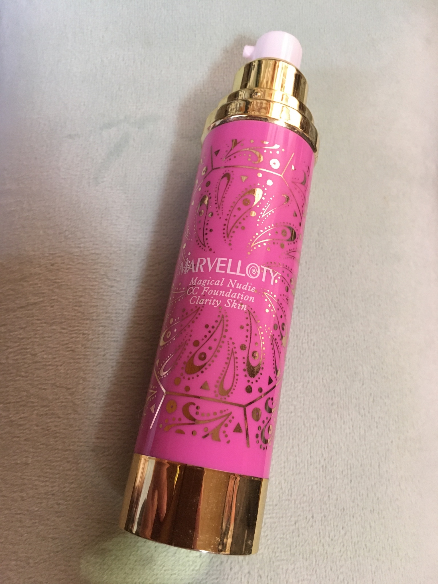 マーヴェラティ / マジカル ヌーディー CCファンデ シャイニーリッチの