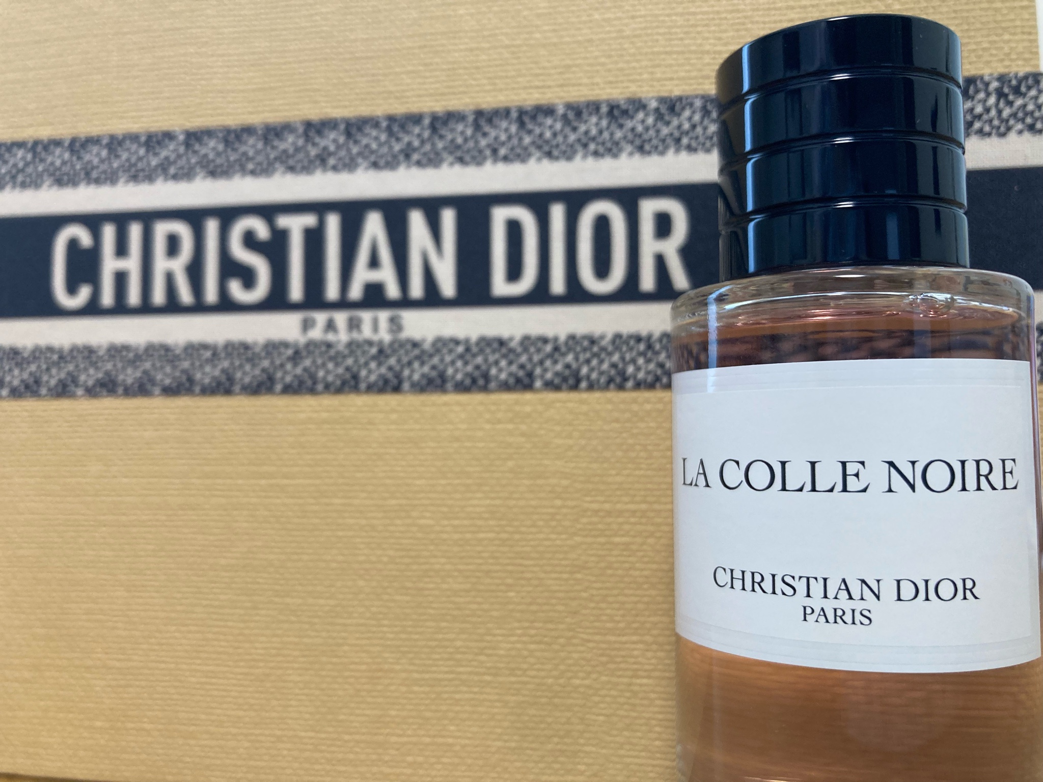 ディオール / ラ コル ノワール オードゥ パルファンの公式商品情報