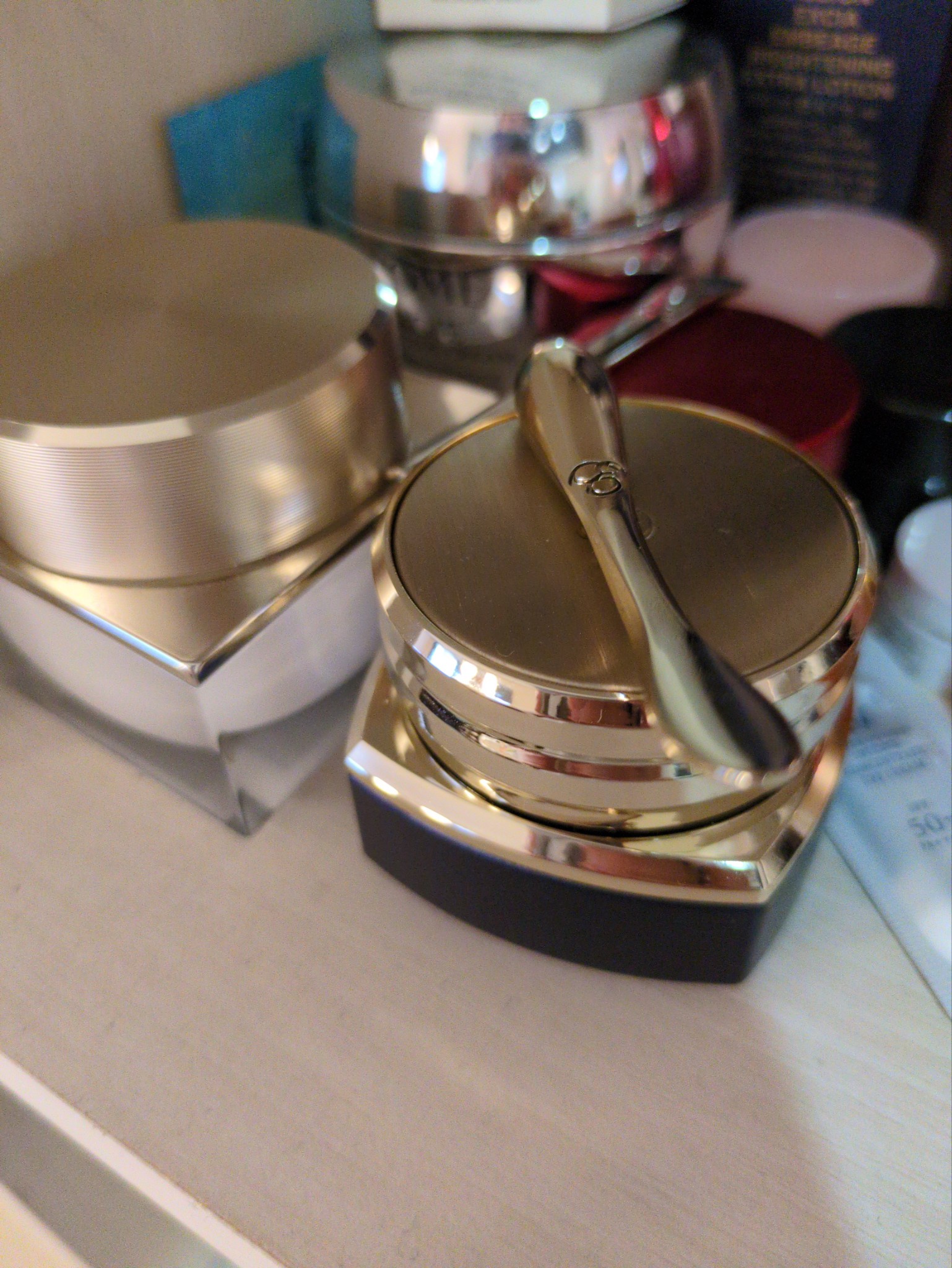 アルビオン / エクシア アンベアージュ エンピリアン アイ 20gの公式