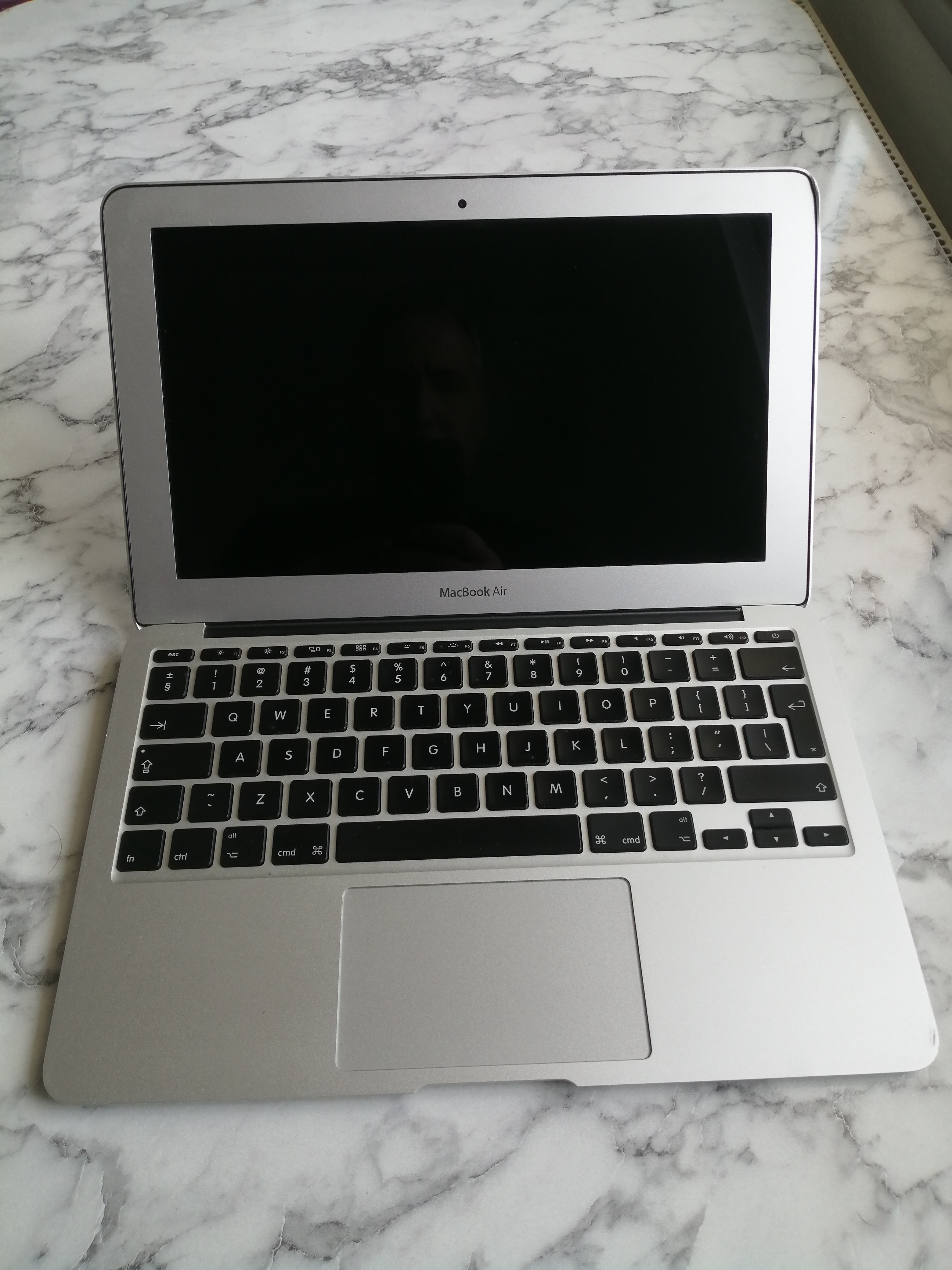 Satılık Apple Macbook Air 11 inç Mid 2011 Intel Core i5 1,66 GHz