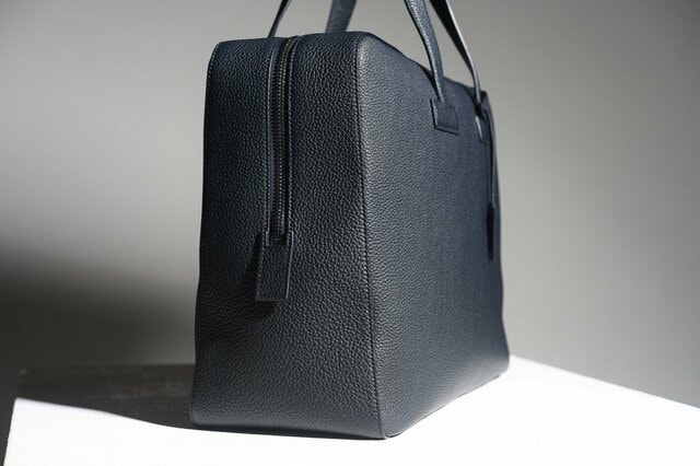 40男のスーツ姿を3割増に！ トム フォードの最強バッグ | FORZA STYLE