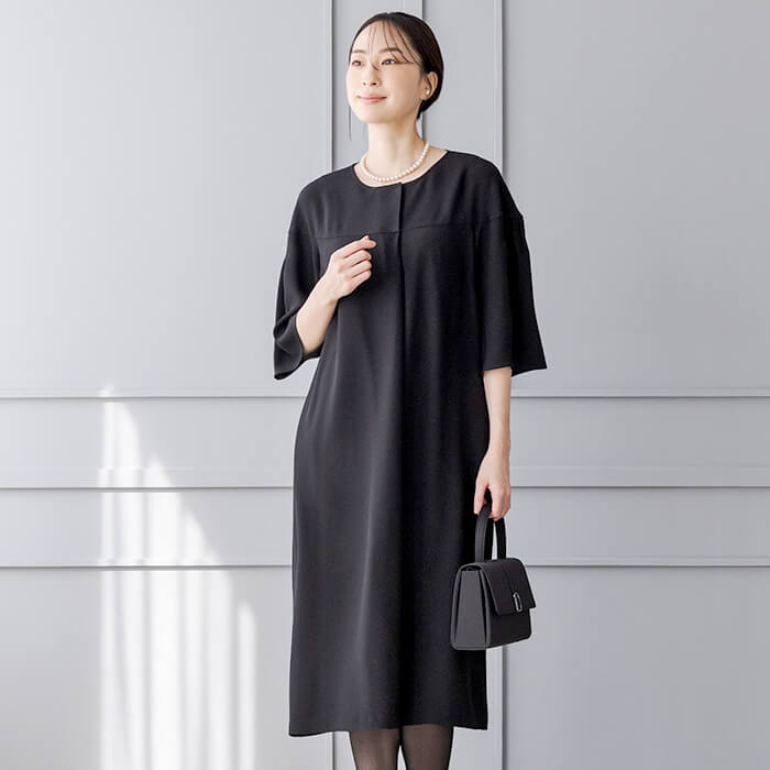 優しい印象のドロップショルダーワンピース L・ブラック｜東京