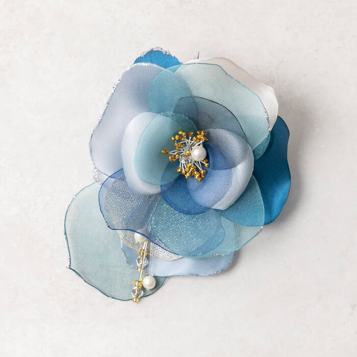 色の重なりが美しい、エレガントコサージュ ・ターコイズ｜東京